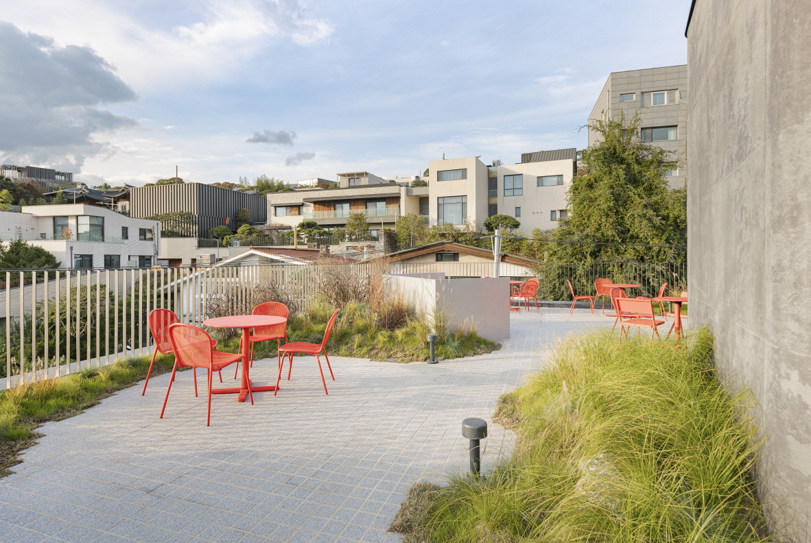 패션·건축·감성 묶은 새로운 공간 ‘우영미 이태원’ 베일 벗는다 2412-Image